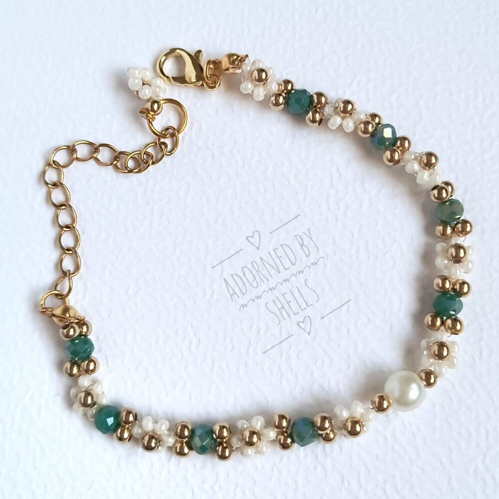 Floral Daisy Beaded Handmade Bracelet, Minimalist Stainless Steel Gold Accessory